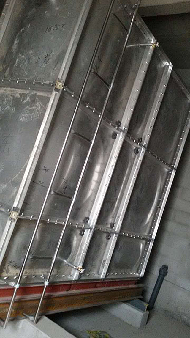 東營市河口區304不銹鋼水箱安裝現場