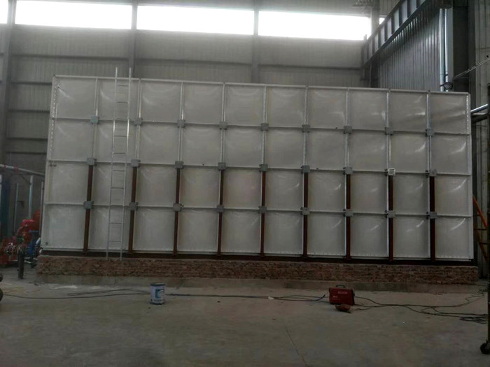 玻璃鋼水箱運用高進低出的用水方式