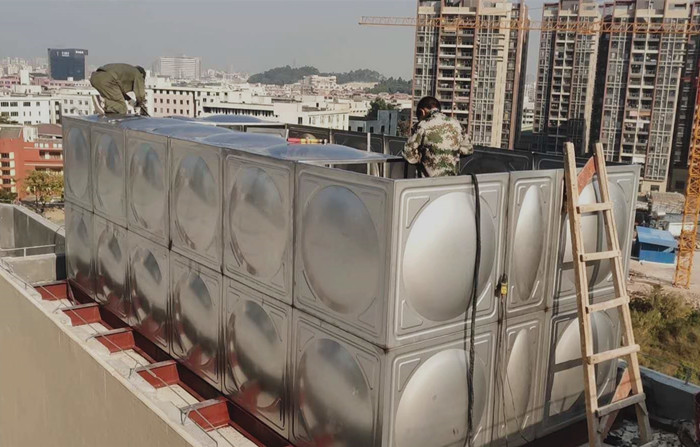 購買不銹鋼水箱時(shí)應(yīng)該注意哪些？