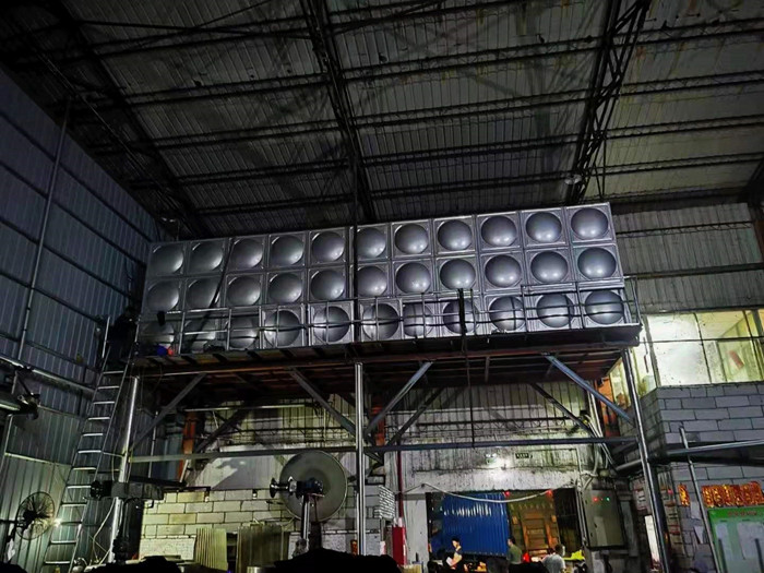 不銹鋼水箱對(duì)比搪瓷水箱的優(yōu)勢(shì)有哪些