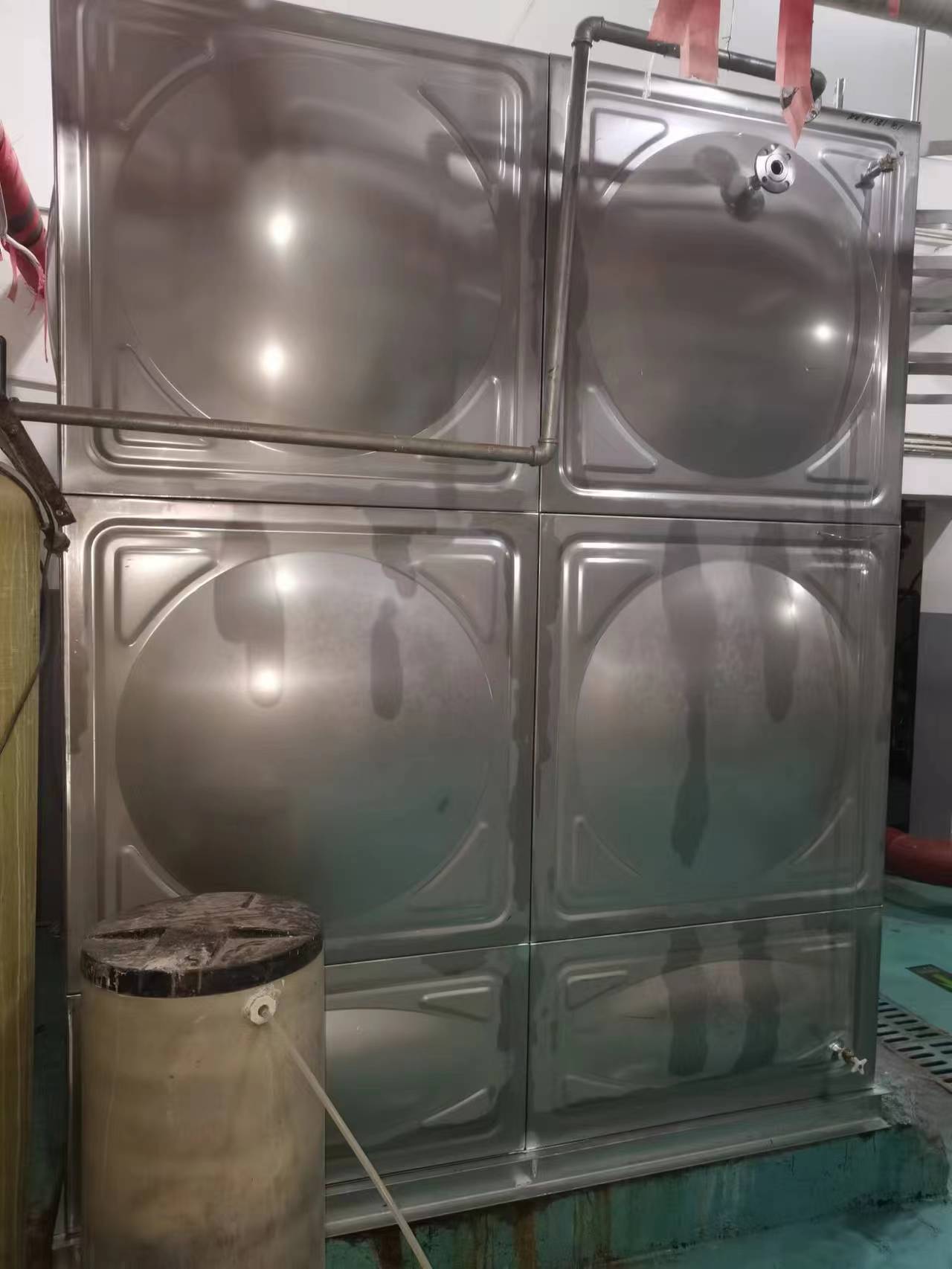 燕郊8臺(tái)不銹鋼水箱