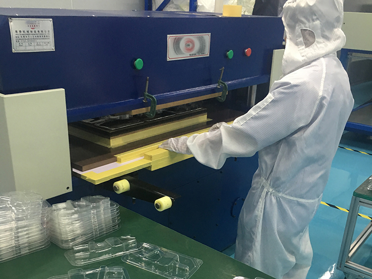 無菌醫(yī)療器械吸塑包裝沖床區(qū)
