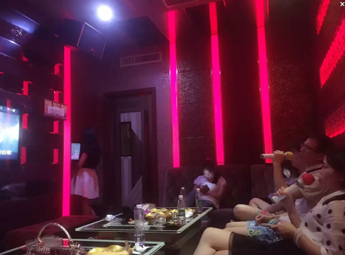 英碩吸塑90后俊男靚女集體出動，唱翻全場！