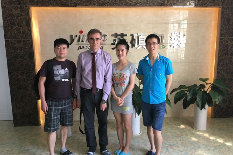 英碩防靜電吸塑托盤(pán)魅力不淺，引巴西買(mǎi)家跨國(guó)而來(lái)